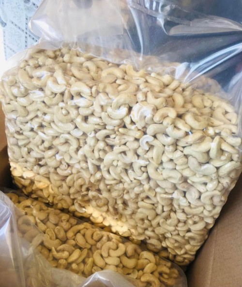 Organic Raw Cashew Nuts Fresh and Crunchy